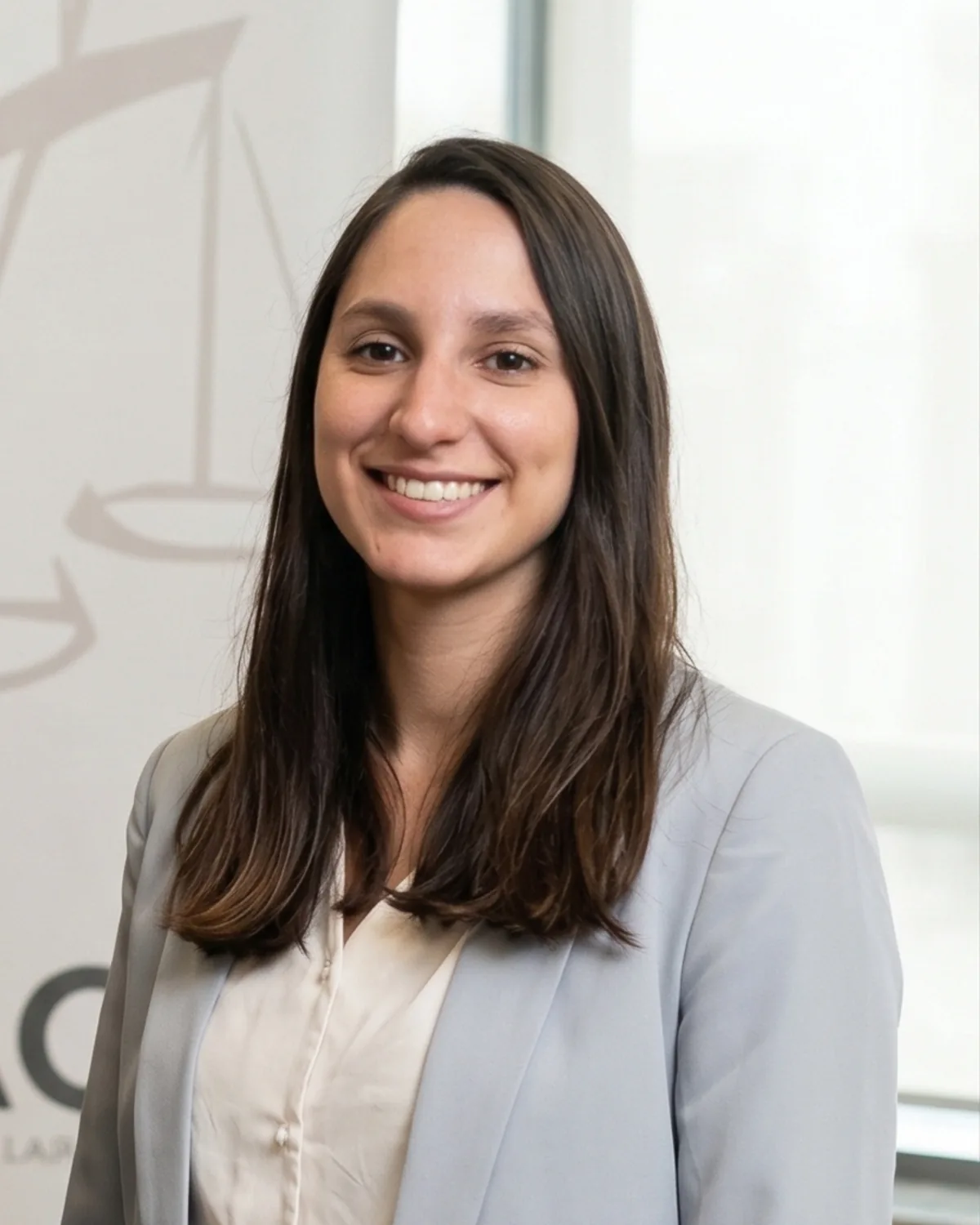 Dra. Guillermina Amelong — Socia, Abogada y Escribana